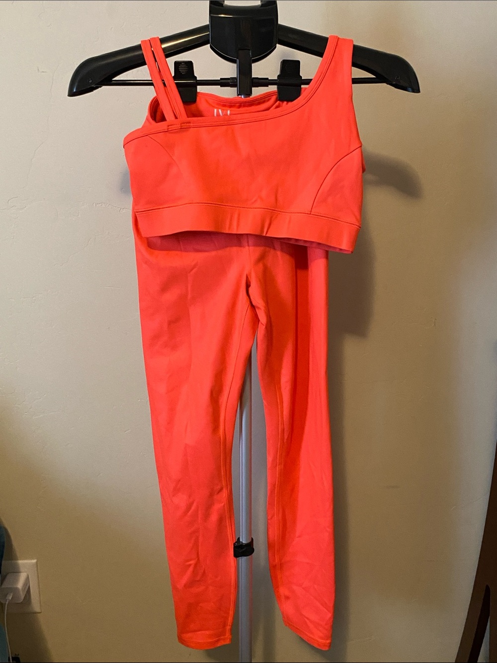 NWOT IVL PINK CORAL SET SIZE 4